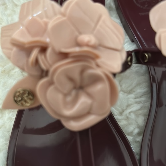 Tory Burch flower sandal. Maroon and pink sandal - Picture 2 of 4